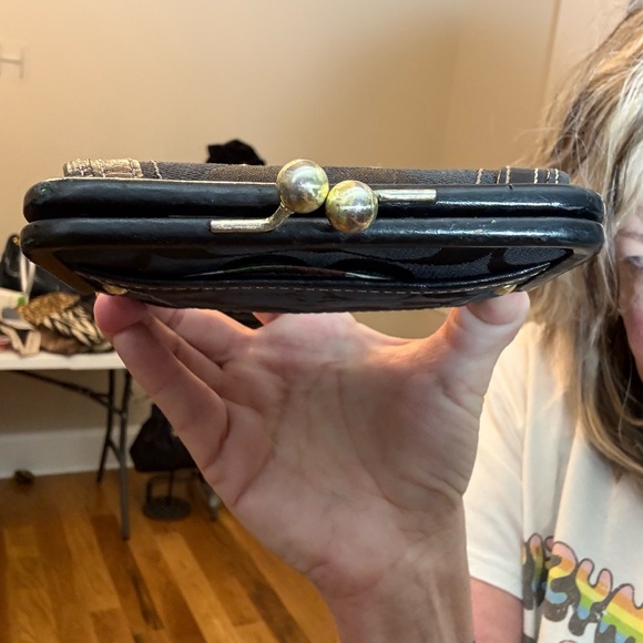 Coach Legacy French Turn Lock Wallet EUC - Picture 9 of 13